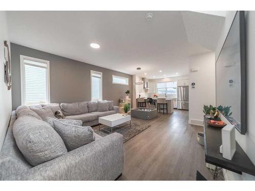 213 Wolf Willow Boulevard Se, Calgary, AB - Indoor Photo Showing Living Room
