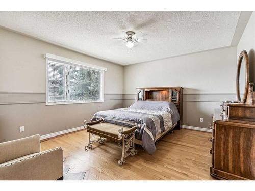 367 Hidden Vale Place Nw, Calgary, AB - Indoor Photo Showing Bedroom