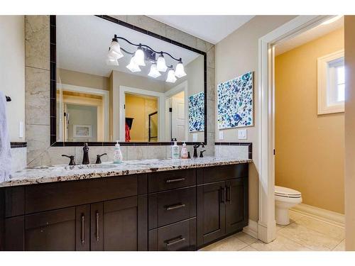 15 Crestridge Point Sw, Calgary, AB - Indoor Photo Showing Bathroom