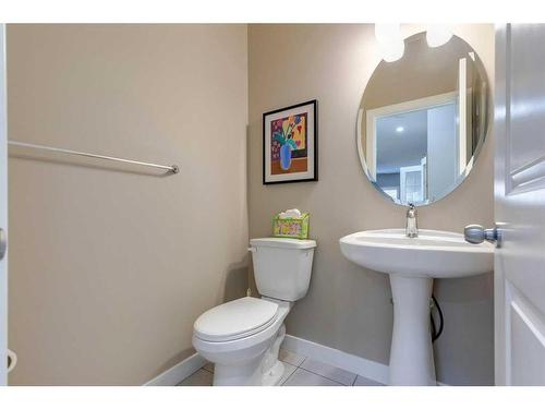 17 Drake Landing Loop, Okotoks, AB - Indoor Photo Showing Bathroom