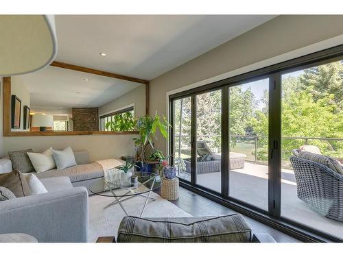 626 Riverdale Avenue Sw, Calgary, AB - Indoor Photo Showing Living Room