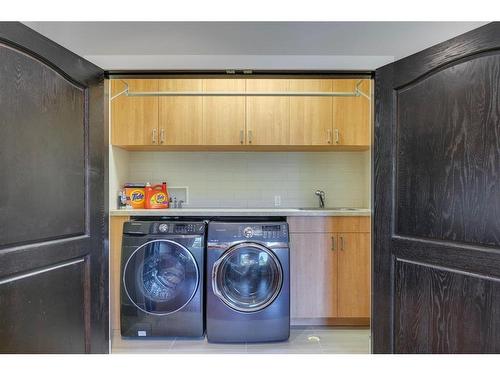 626 Riverdale Avenue Sw, Calgary, AB - Indoor Photo Showing Laundry Room