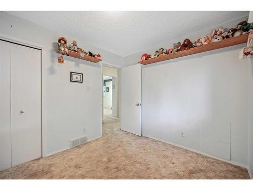 7319 37 Avenue Nw, Calgary, AB - Indoor Photo Showing Other Room