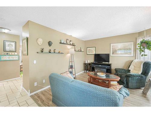 284 Mt Aberdeen Close Se, Calgary, AB - Indoor Photo Showing Living Room