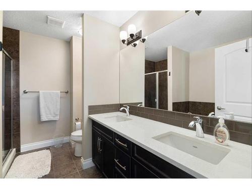 428 Quarry Park Boulevard Se, Calgary, AB - Indoor Photo Showing Bathroom