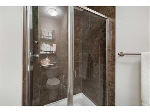 428 Quarry Park Boulevard Se, Calgary, AB - Indoor Photo Showing Bathroom