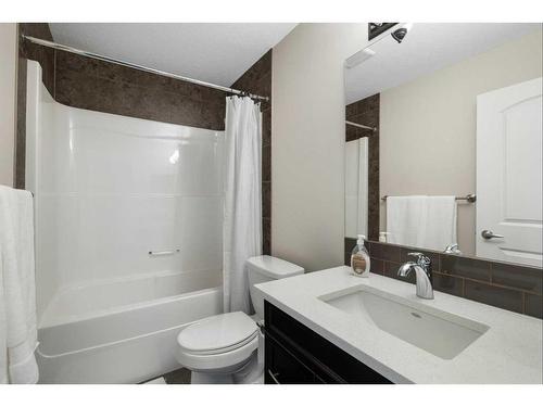 428 Quarry Park Boulevard Se, Calgary, AB - Indoor Photo Showing Bathroom