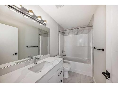 514 Corner Meadows Square Ne, Calgary, AB - Indoor Photo Showing Bathroom