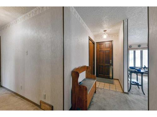 10820 7 Street Sw, Calgary, AB - Indoor Photo Showing Other Room