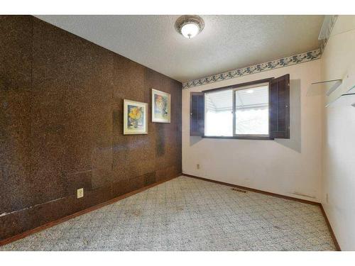 10820 7 Street Sw, Calgary, AB - Indoor Photo Showing Other Room