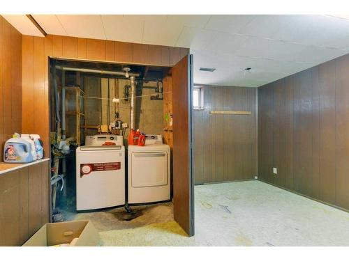 10820 7 Street Sw, Calgary, AB - Indoor Photo Showing Laundry Room