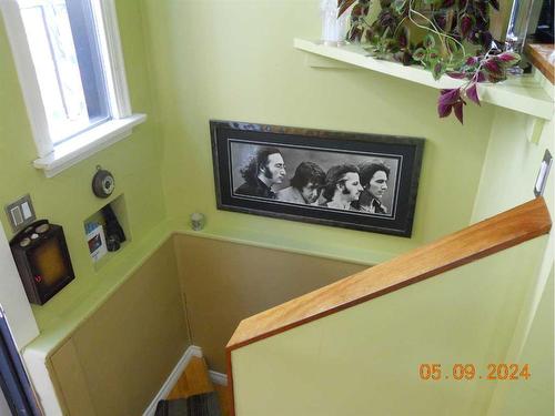 211 22 Avenue Ne, Calgary, AB - Indoor Photo Showing Bedroom