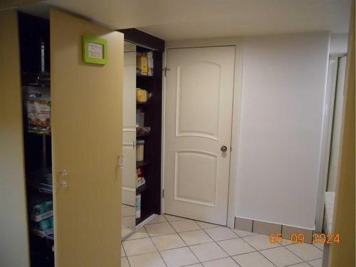 211 22 Avenue Ne, Calgary, AB - Indoor Photo Showing Dining Room