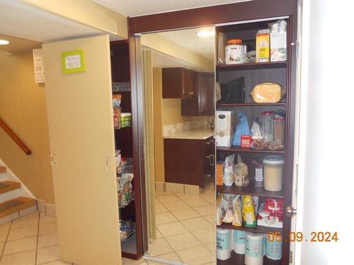 211 22 Avenue Ne, Calgary, AB - Indoor Photo Showing Kitchen