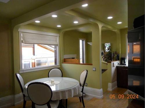 211 22 Avenue Ne, Calgary, AB - Indoor Photo Showing Dining Room