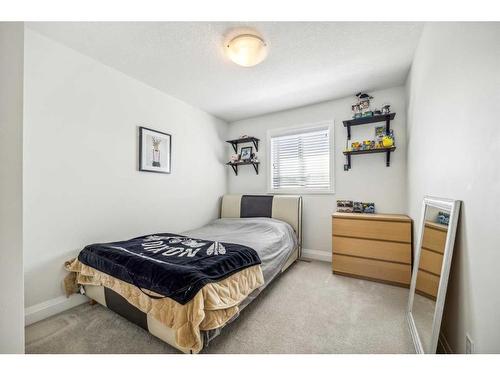 27 Legacy Reach Manor Se, Calgary, AB - Indoor Photo Showing Bedroom