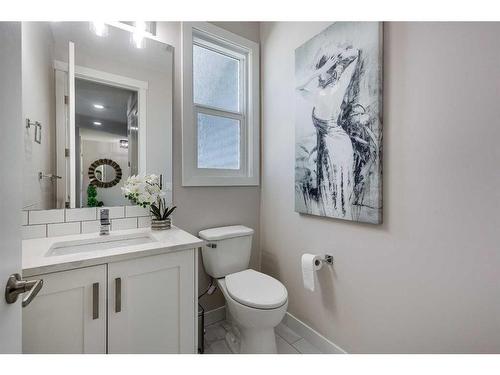 4231 63 Avenue, Innisfail, AB - Indoor Photo Showing Bathroom