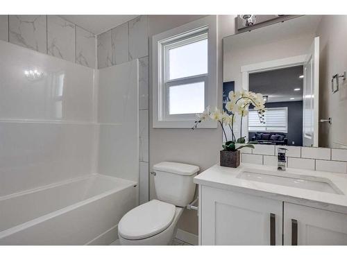 4231 63 Avenue, Innisfail, AB - Indoor Photo Showing Bathroom