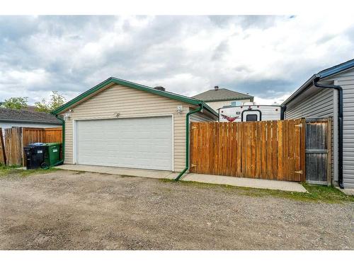 15 Somerside Common Sw, Calgary, AB - Outdoor With Exterior