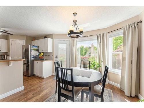 15 Somerside Common Sw, Calgary, AB - Indoor Photo Showing Dining Room