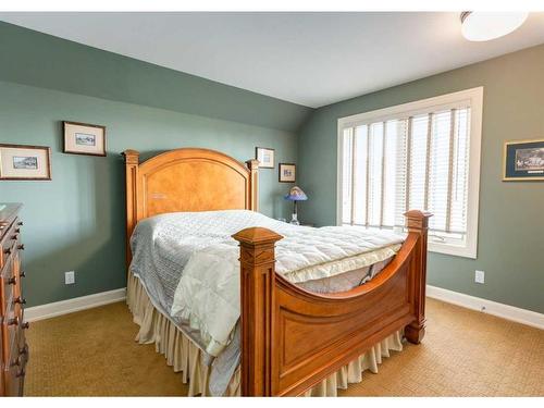 116 Elbow Ridge Bluffs, Rural Rocky View County, AB - Indoor Photo Showing Bedroom