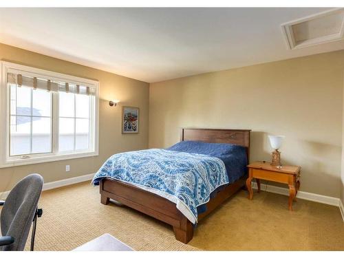 116 Elbow Ridge Bluffs, Rural Rocky View County, AB - Indoor Photo Showing Bedroom