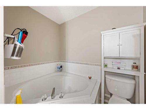2023 New Brighton Drive Drive Se, Calgary, AB - Indoor Photo Showing Bathroom