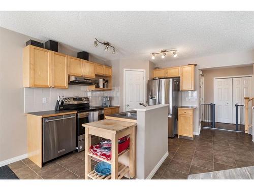 27 Evansmeade Common Nw, Calgary, AB - Indoor Photo Showing Kitchen