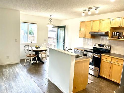 27 Evansmeade Common Nw, Calgary, AB - Indoor Photo Showing Laundry Room