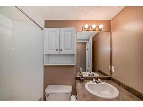 302-3000 Citadel Meadow Point Nw, Calgary, AB - Indoor Photo Showing Bathroom