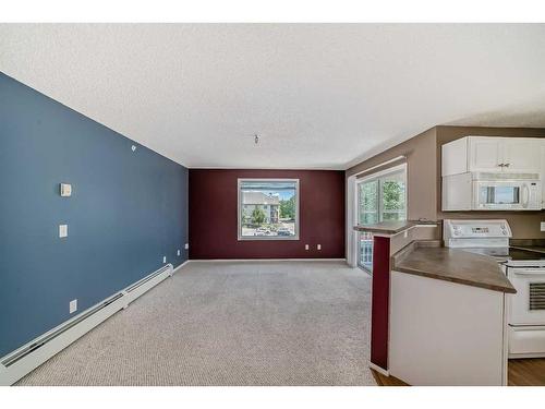 302-3000 Citadel Meadow Point Nw, Calgary, AB - Indoor Photo Showing Kitchen