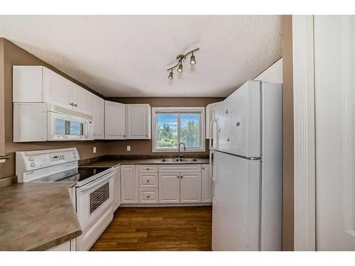 302-3000 Citadel Meadow Point Nw, Calgary, AB - Indoor Photo Showing Kitchen With Double Sink