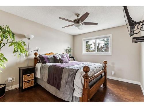 17 Applemont Place Se, Calgary, AB - Indoor Photo Showing Bedroom