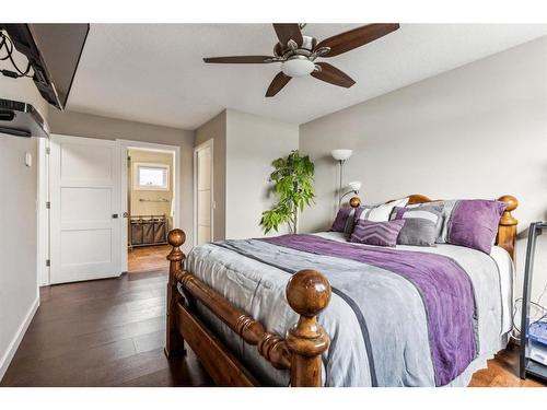 17 Applemont Place Se, Calgary, AB - Indoor Photo Showing Bedroom