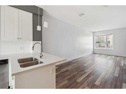 27 Evanscrest Park Nw, Calgary, AB - Indoor Photo Showing Kitchen With Double Sink