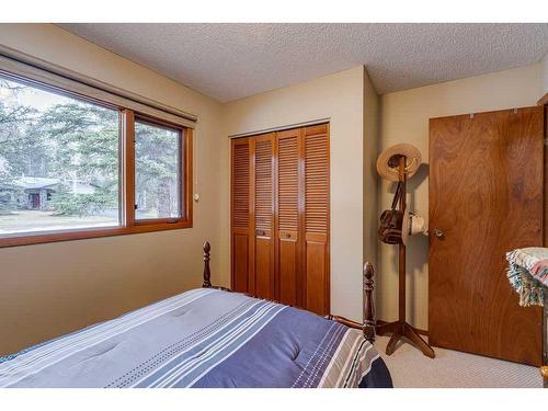 66 Wolf Drive, Rural Rocky View County, AB - Indoor Photo Showing Bedroom