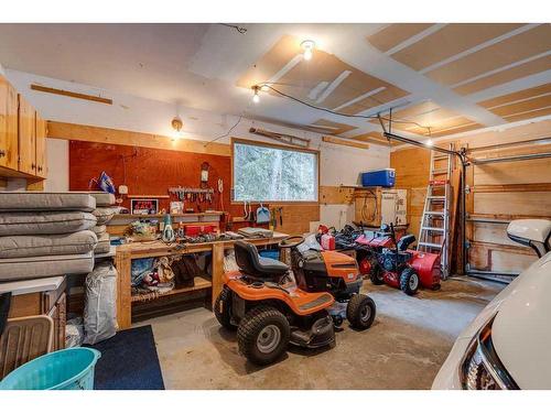 66 Wolf Drive, Rural Rocky View County, AB - Indoor Photo Showing Garage