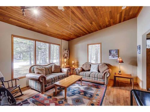 66 Wolf Drive, Rural Rocky View County, AB - Indoor Photo Showing Living Room