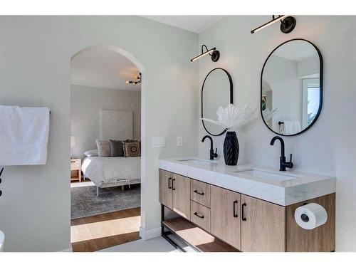 144 Hawkwood Drive Nw, Calgary, AB - Indoor Photo Showing Bathroom
