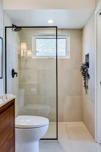 144 Hawkwood Drive Nw, Calgary, AB - Indoor Photo Showing Bathroom