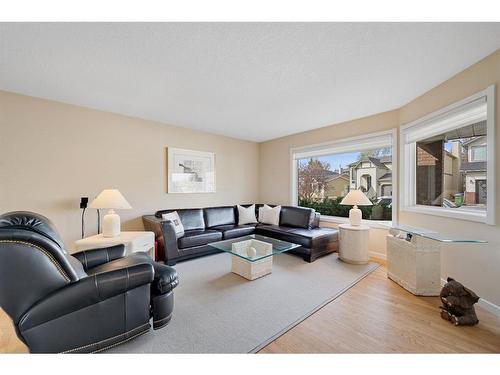 176 Strathaven Circle Sw, Calgary, AB - Indoor Photo Showing Living Room