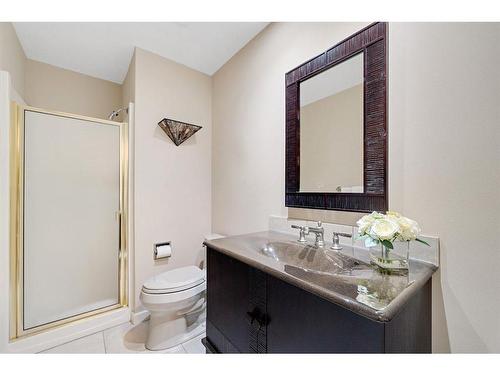 176 Strathaven Circle Sw, Calgary, AB - Indoor Photo Showing Bathroom