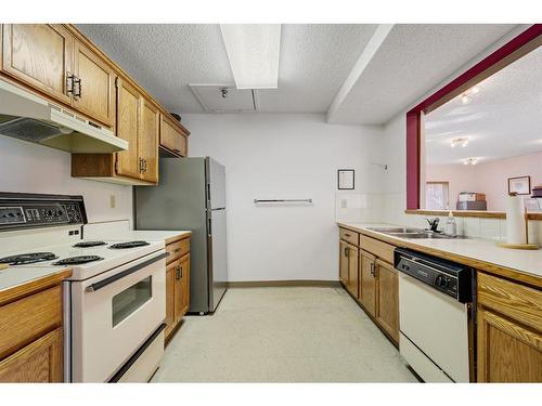 176 Strathaven Circle Sw, Calgary, AB - Indoor Photo Showing Kitchen With Double Sink