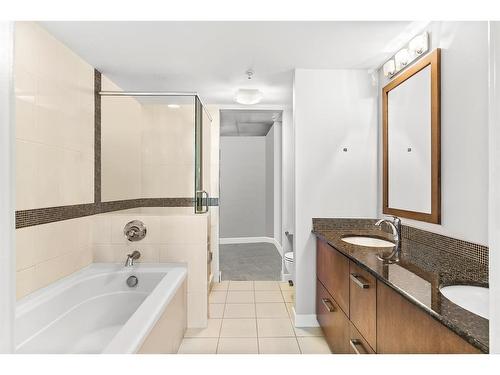803-888 4 Avenue Sw, Calgary, AB - Indoor Photo Showing Bathroom