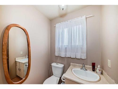 111 Falton Drive Ne, Calgary, AB - Indoor Photo Showing Bathroom