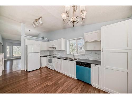 164 Sanderling Close Nw, Calgary, AB - Indoor Photo Showing Kitchen With Double Sink
