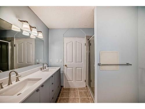 164 Sanderling Close Nw, Calgary, AB - Indoor Photo Showing Bathroom