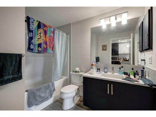 215-238 Sage Valley Common Nw, Calgary, AB - Indoor Photo Showing Bathroom