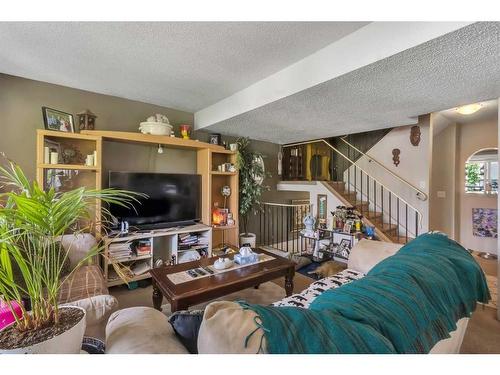206-2200 Woodview Drive Sw, Calgary, AB - Indoor Photo Showing Living Room