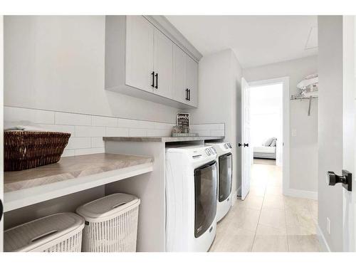 60 Auburn Shores Lane Se, Calgary, AB - Indoor Photo Showing Laundry Room